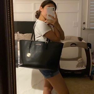 Black Michael Kors purse Tote
